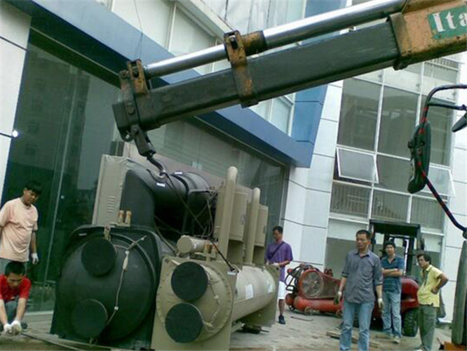 临汾市随车吊和汽车吊的核心区别是什么？哪种更省钱？